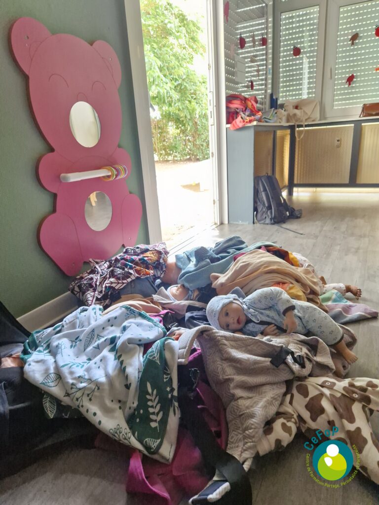 formation au portage des bébés en crèche